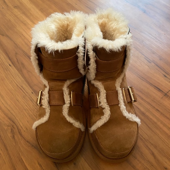 UGG Dune Mini Buckle Boot - Picture 3 of 12
